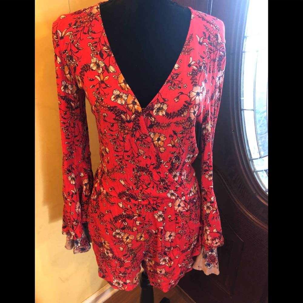 Xhilaration floral romper, size small